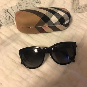 Burberry Cat-eye Frame Sunglasses