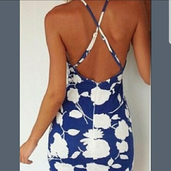 CROCHET FLORAL MINI DRESS - Picture 2 of 4