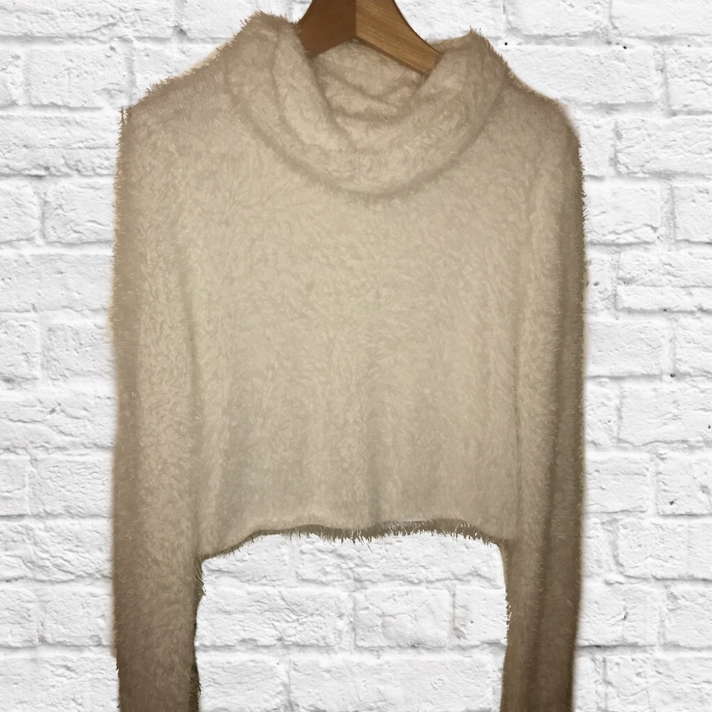 Gianni Bini Cropped Fuzzy Sweater Size S