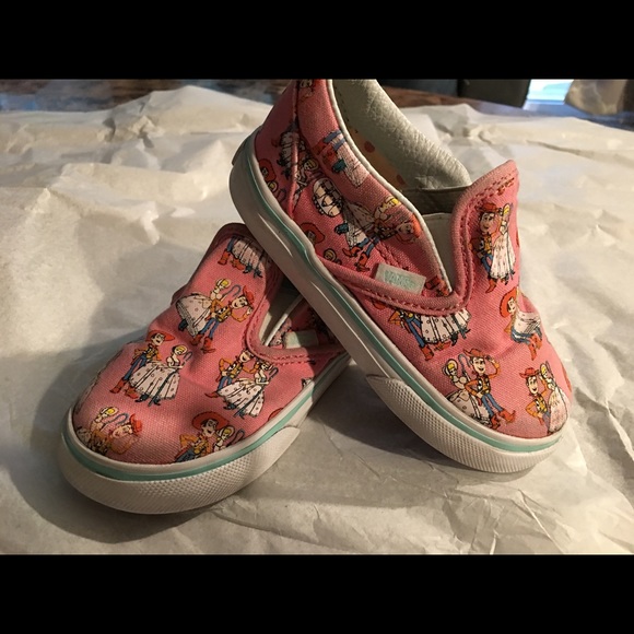 Shoes - Picture 2 of 4