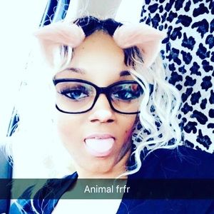 Meet your Posher, Lena