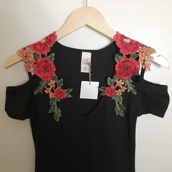 Cold shoulder embroidered bodycon dress🌷 - Picture 4 of 5