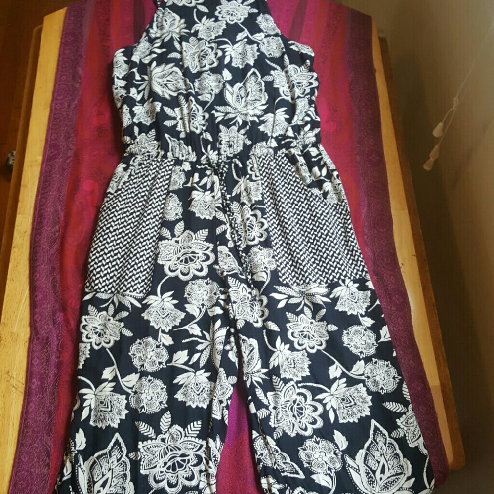 Floral jumpsuit with drawstring and pockets