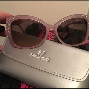 Gorgeous swarovski sunglasses...