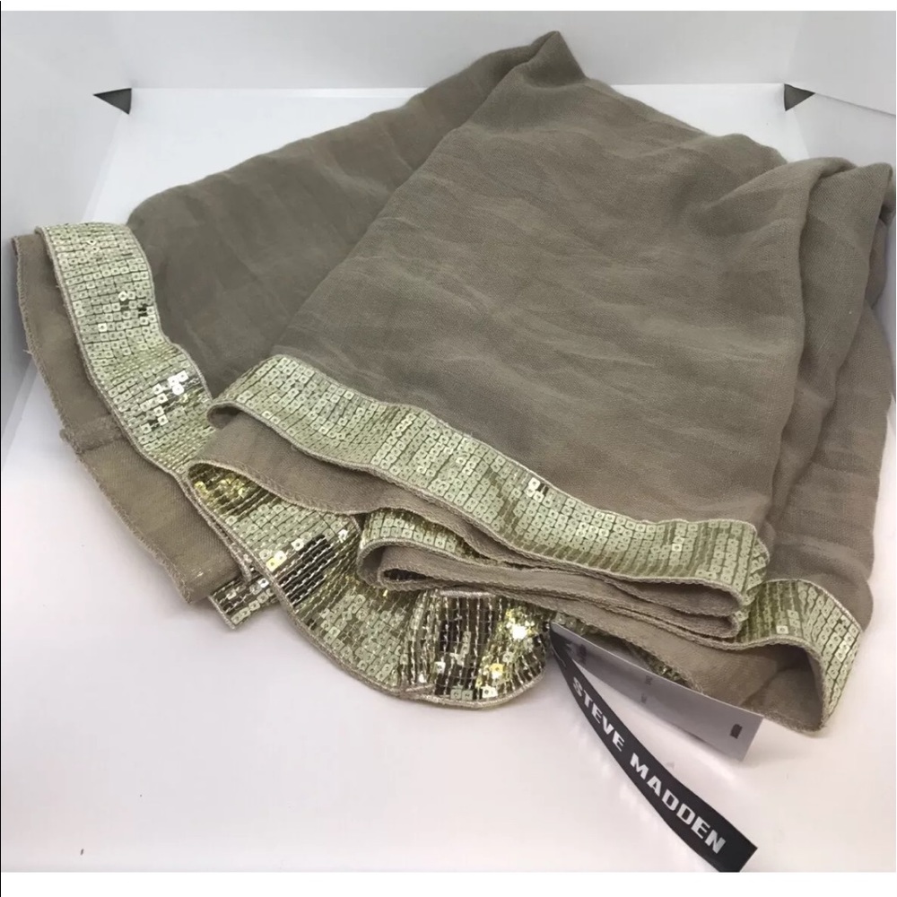 Brand-new Steve madden scarf