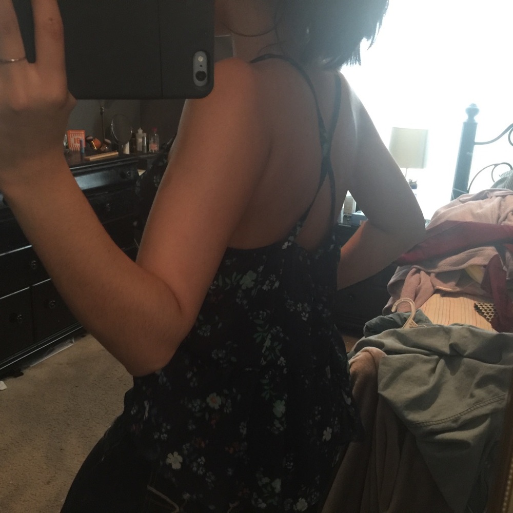 HOLLISTER FLORAL TOP - Picture 3 of 3