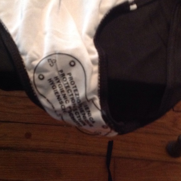 ๐ฆSexy Black & White One Piece๐ฆ - Picture 4 of 6