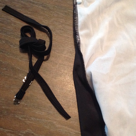 ๐ฆSexy Black & White One Piece๐ฆ - Picture 5 of 6