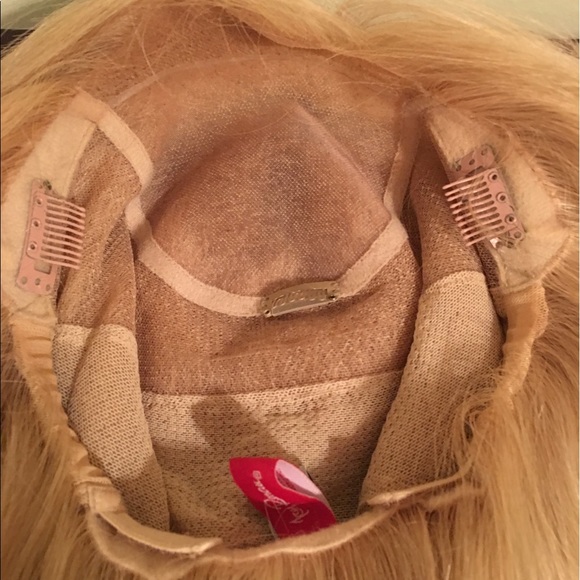 Wig - Picture 3 of 4