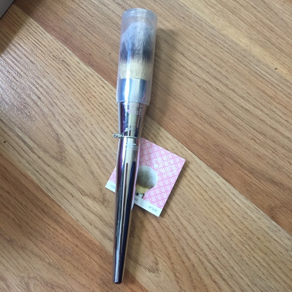 Makeup brush