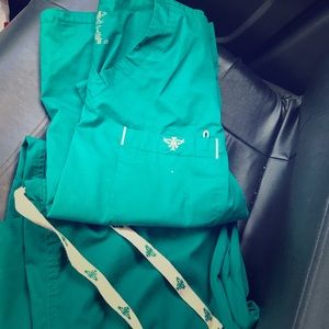 Green/teal scrub set