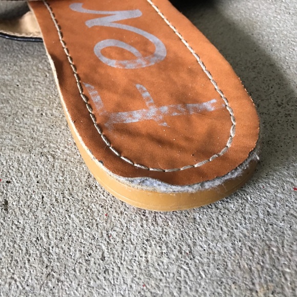 Ferrera black and gold sandals - Picture 2 of 4