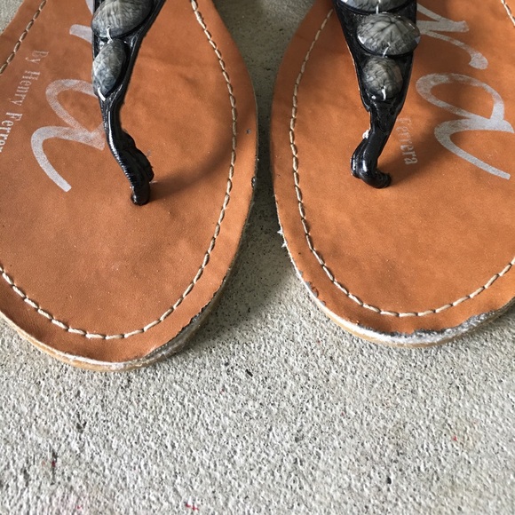 Ferrera black and gold sandals - Picture 3 of 4