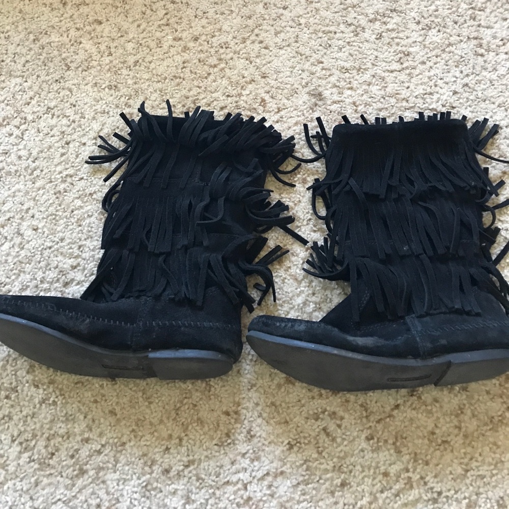 Black fringe boots