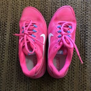 New pink Nike shoes woman's 5 1/2
