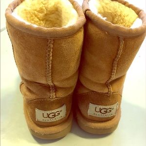 Ugg toddler boots