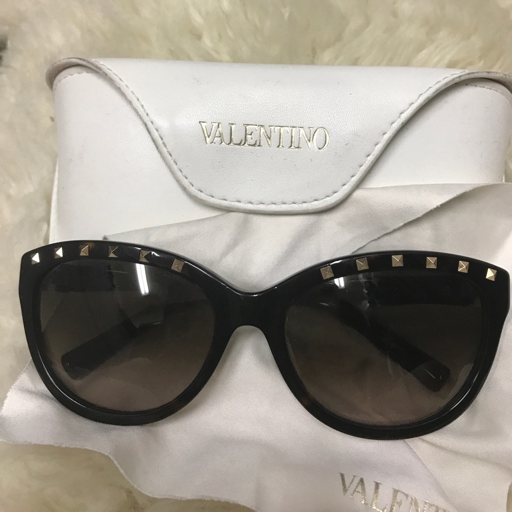 Authentic Valentino rock studs sunglasses