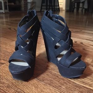 Black wedges