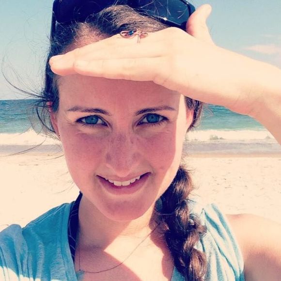 Meet your Posher, Julianna - Picture 2 of 3