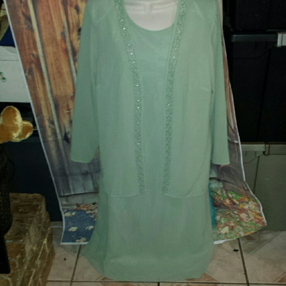 Beautiful 2 piece ladies dress. Size 14w