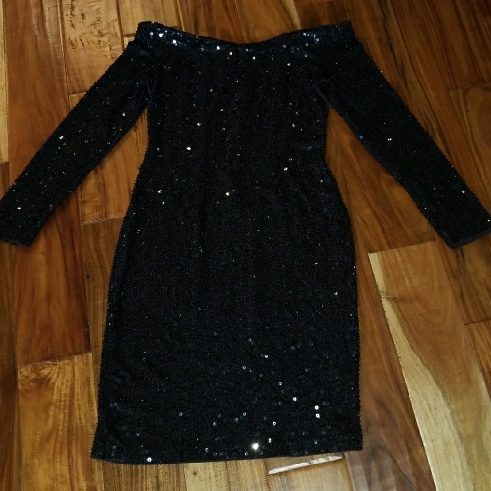 Carmen Marc Valvo long sleeve dress size medium