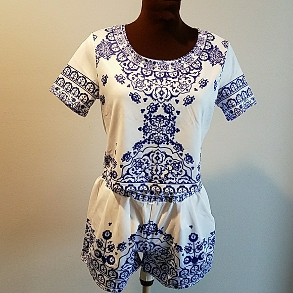 Blue and white crop top & shorts set - Picture 3 of 4