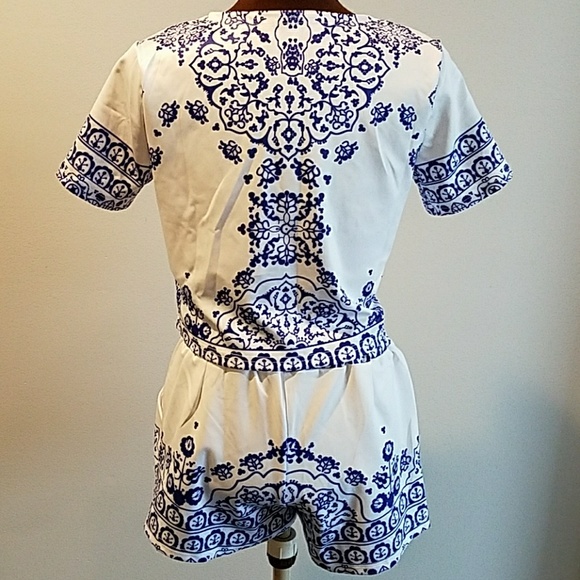 Blue and white crop top & shorts set - Picture 4 of 4