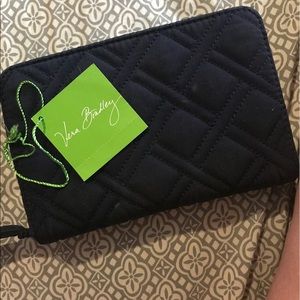 Navy Blue Vera Bradley wristlet! 💙💙💙