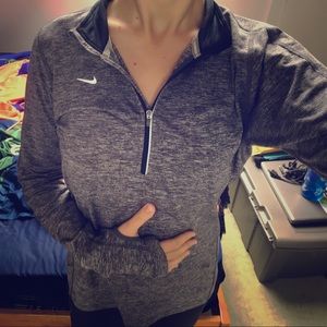 Small dri-fit Nike Long Sleeve in Gray