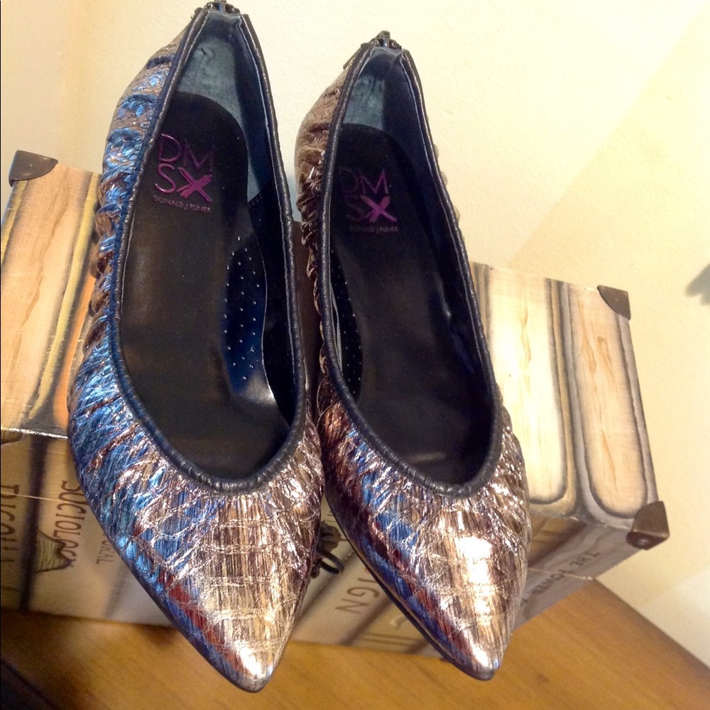 Donald Pliner Signature Edgy Mettalic Flats
