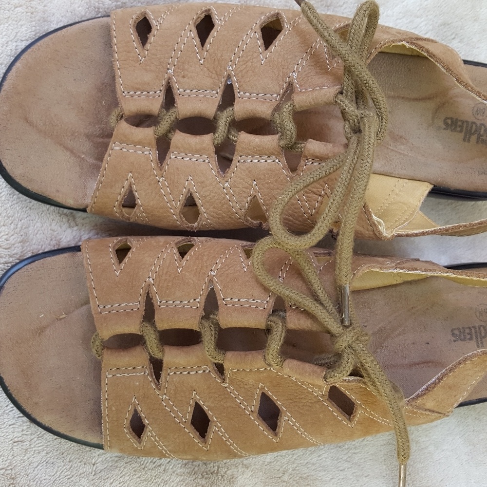 Cobble Cuddlers sandals, size 8W