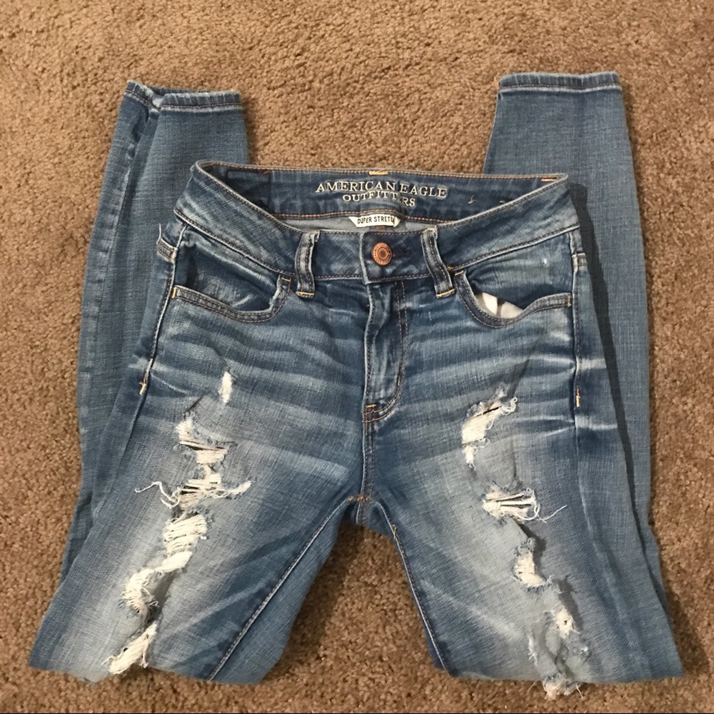 Distressed American Eagle mid rise ankle jegging
