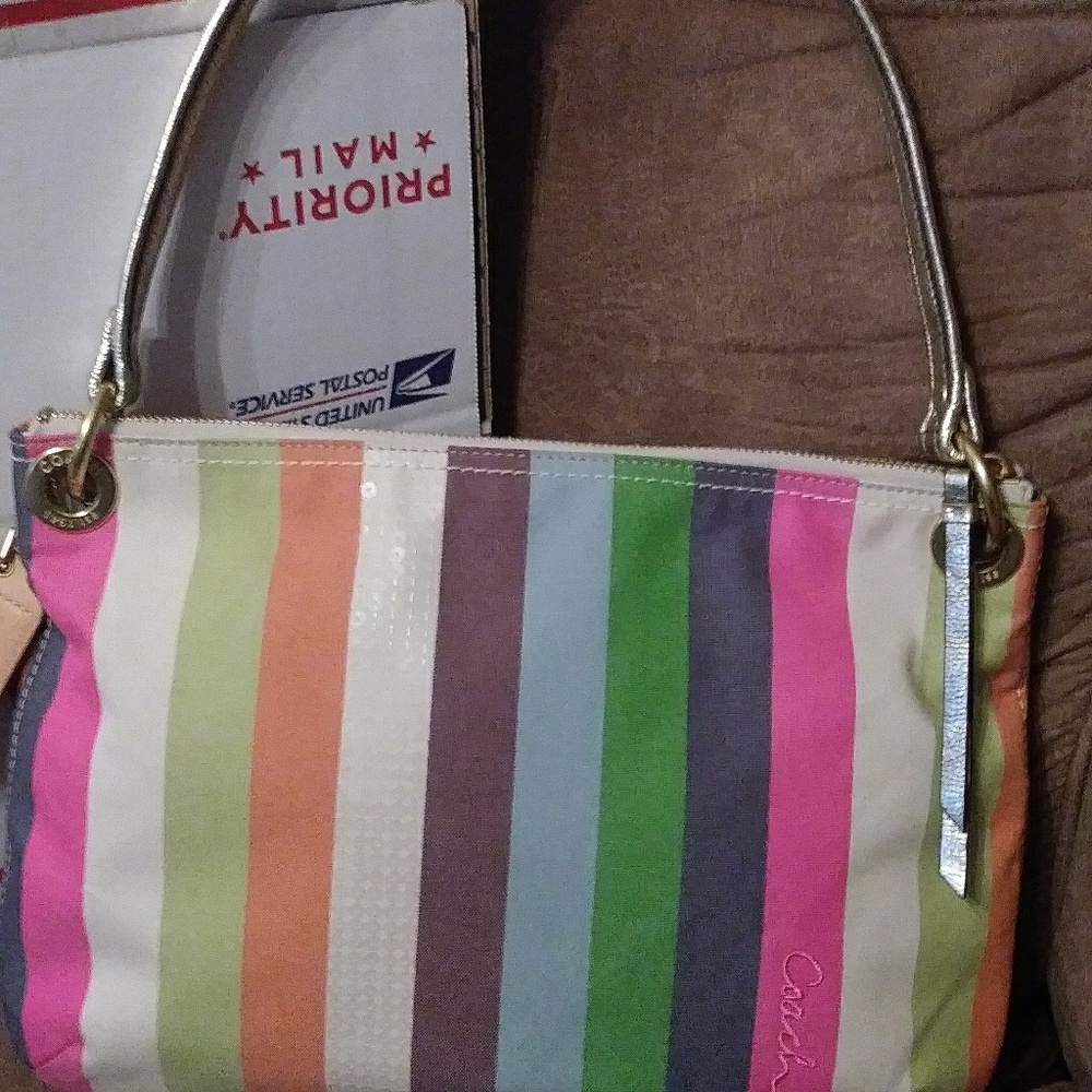 SOLD 2X HP FINAL PRICE Authentic Coach handbag - Picture 4 of 7