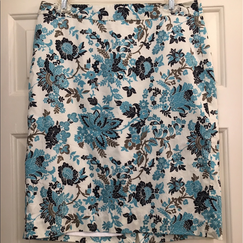 Van Heusen Blue Navy Floral Pencil Skirt NWOT 6