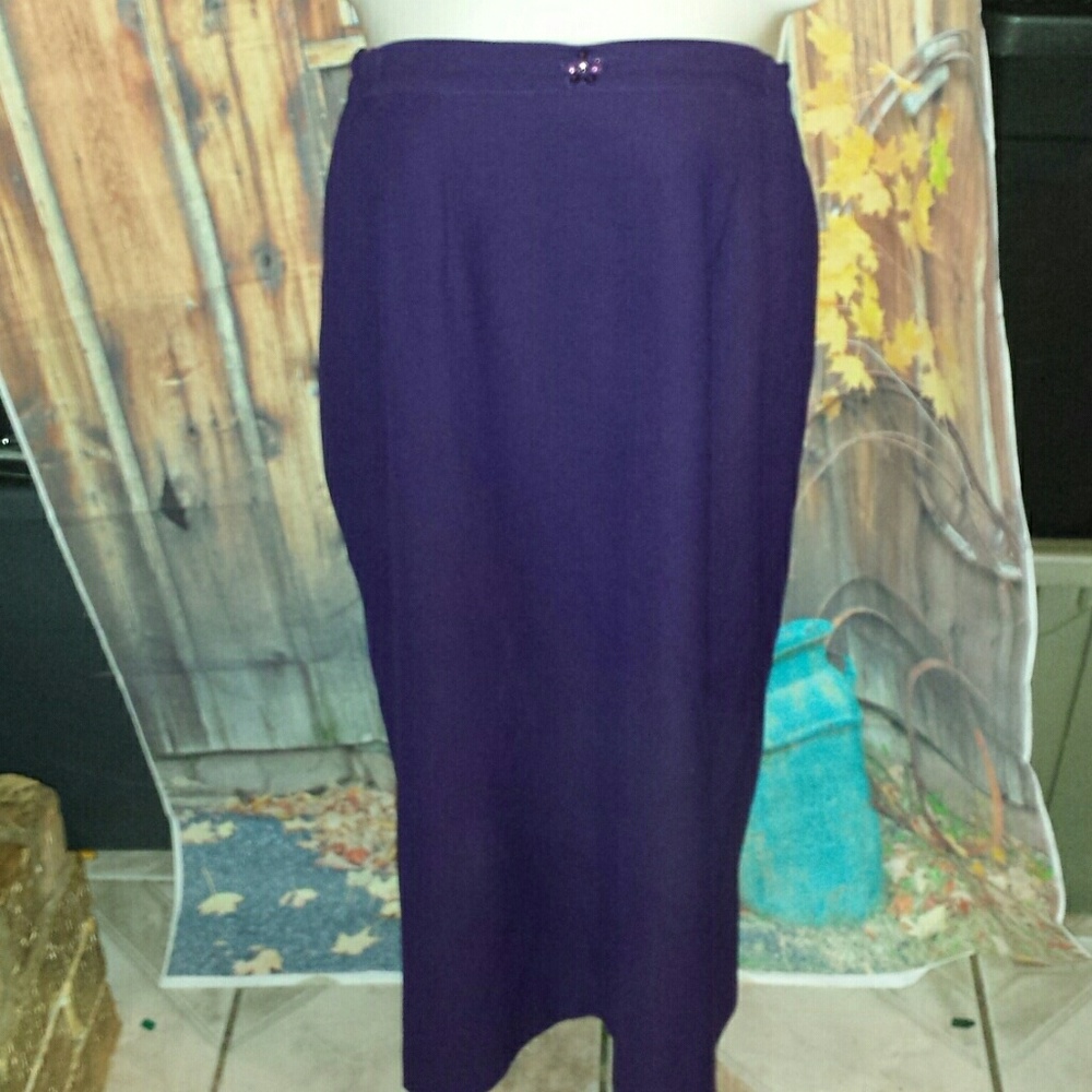 Dark purple ladies full skirt size 14.
