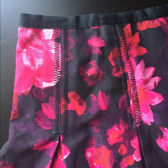Floral skirt, high quality sewn - Picture 2 of 4