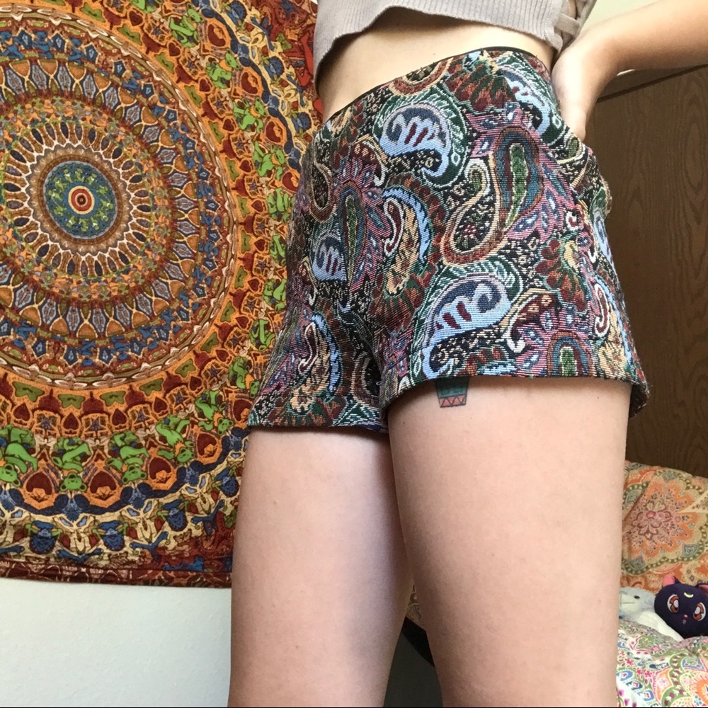✨MUST GO✨ Paisley High Waisted Shorts