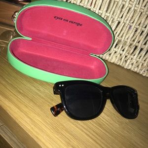 Wayfarer Sunglasses & preppy case!