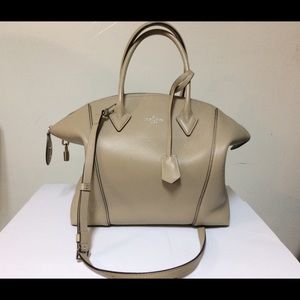 SOLD.......!!!!!!!Louis Vuitton soft lockit mm