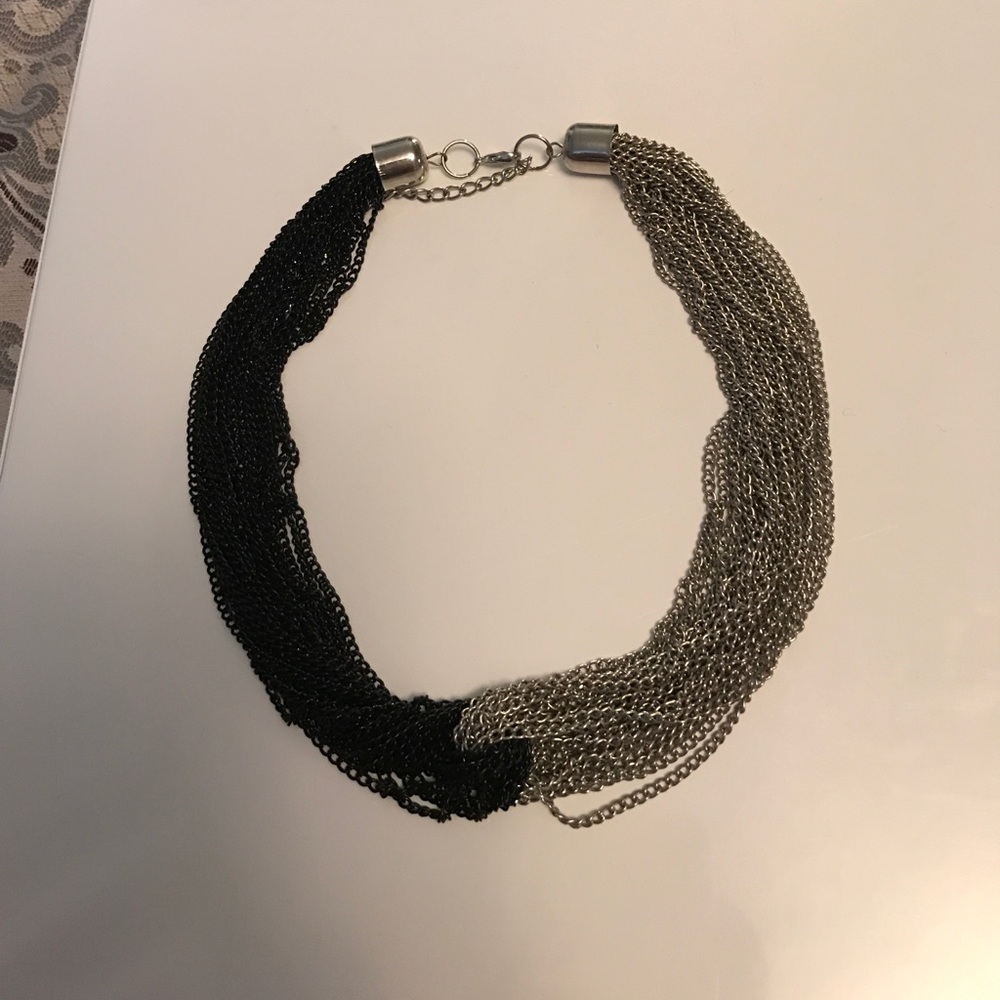 Sassy Black and Silver Necklace ⚪️⚫️