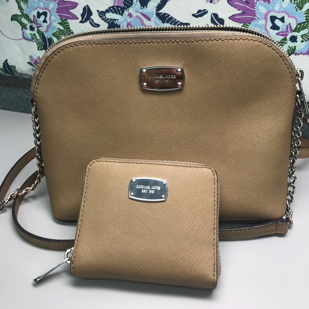 Michael Kors Cindy Dome w/ wallet