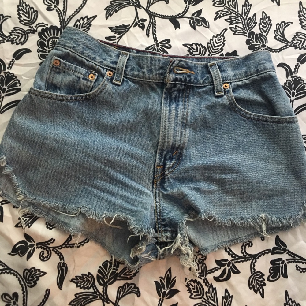 Levi Cutoff Shorts