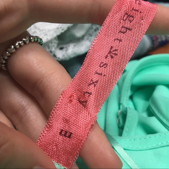 Halter top - Picture 2 of 2