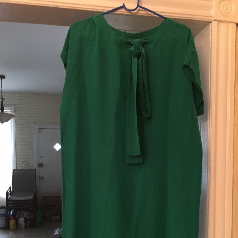 Green shealth dress with belt