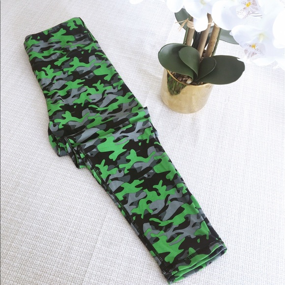 camo capri workout pants