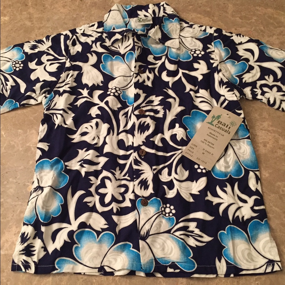 Boys vacation shirt size med / (size 8)
