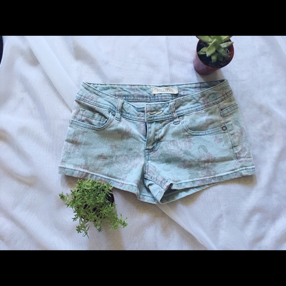 bullhead floral shorts
