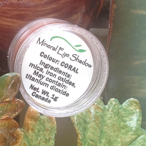 Mineral Eye Powder - Coral Matte - VEGAN - Picture 2 of 8