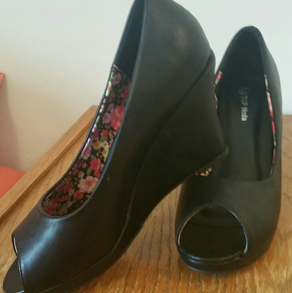 Open toe wedges