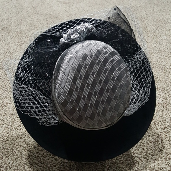 Black & Silver Flower Veil Hat main image 4